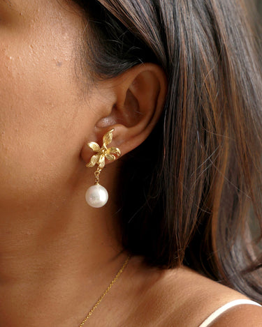 Willow Pearl Studs