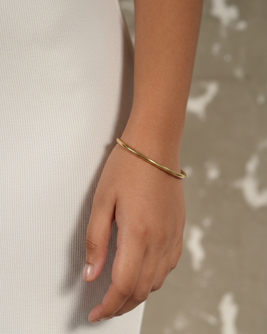 Model's wrist: 14 cm