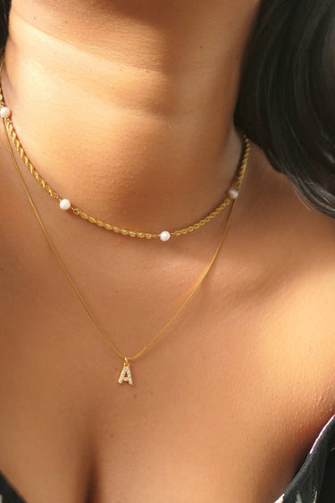 Intermittent Pearl Necklace